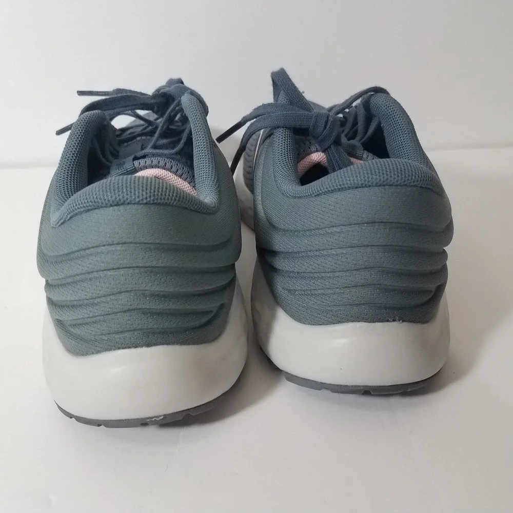 New Balance 520 Running Shoes Women Size 8.5 D‎ W520LP7 Sneakers Gray Pink